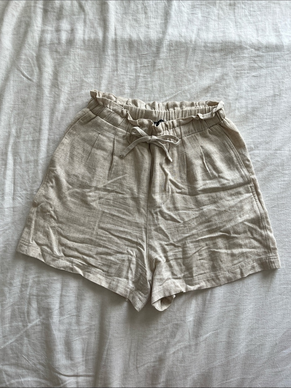 High-Waist Ruffle Paperbag Drawstring Linen Shorts - Picture 2 of 4